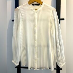 ❤️ Flowing blouse. Classic look. ZARA.